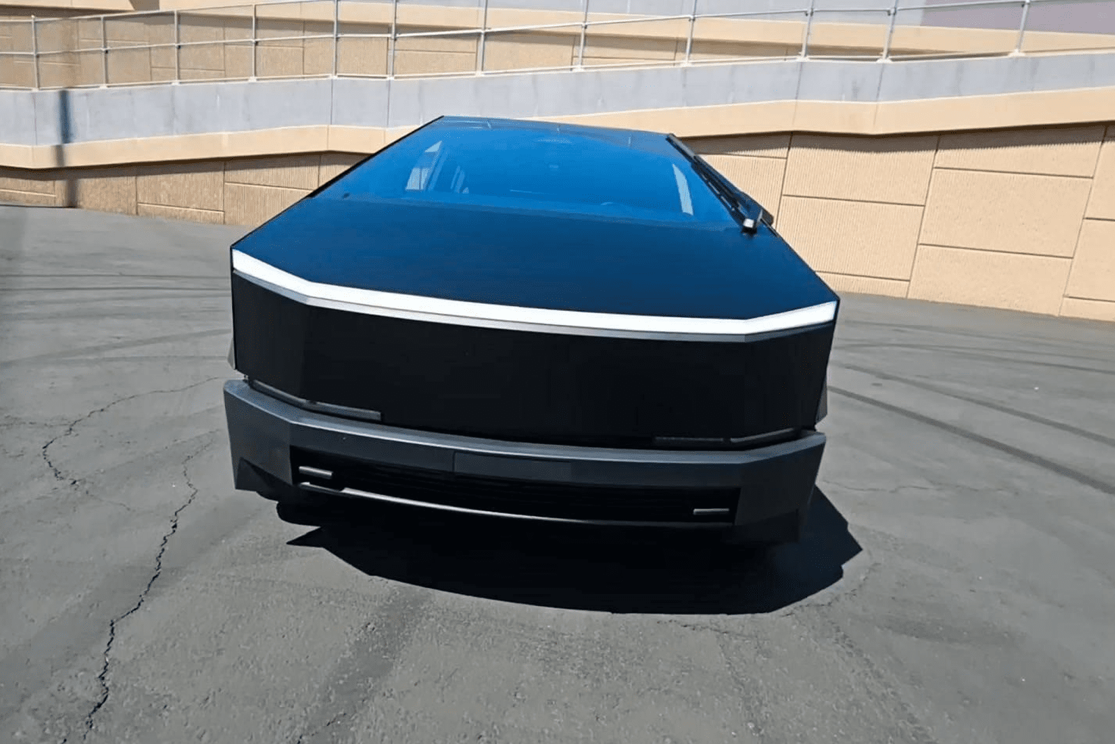 Tesla Cybertruck – 844 CH Nouvelle génération 2025 00000 Tesla Cybertruck – 844 CH Nouvelle génération 2025 – Image 1