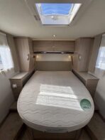 Camping-car Rapido 8096 DF – 2,3L 150 ch – 2017 – 4 places / 4 couchages – Intégral – Panneaux solaires, Chauffage Alde, Caméra de recul – Image 6