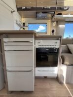 Camping-car Rapido 8096 DF – 2,3L 150 ch – 2017 – 4 places / 4 couchages – Intégral – Panneaux solaires, Chauffage Alde, Caméra de recul – Image 16