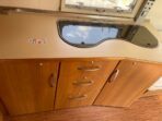 Caravane Fendt Topas 590 – Climatisation, Douche, Grand Réfrigérateur, 4 Couchages – Image 3