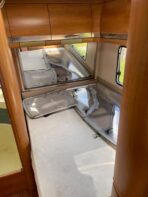 Caravane Fendt Topas 590 – Climatisation, Douche, Grand Réfrigérateur, 4 Couchages – Image 6