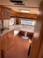 Caravane Fendt Topas 590 – Climatisation, Douche, Grand Réfrigérateur, 4 Couchages – Image 17
